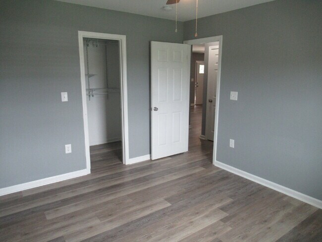 Building Photo - Great Brick Duplex Rental on the Southwest Side of Lincolnton!