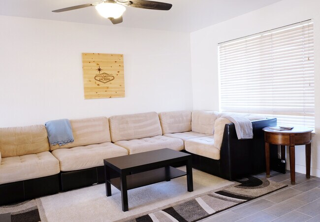 Building Photo - 6127 Meadowhaven Ln