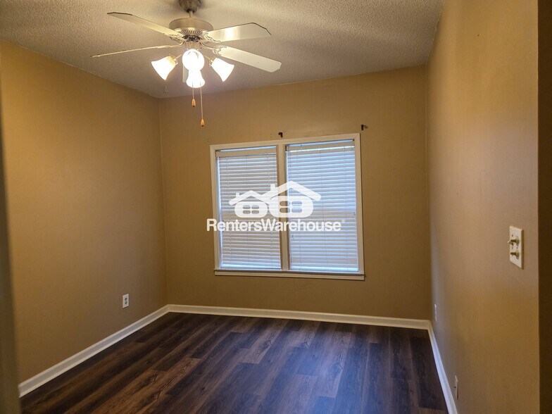 Building Photo - 203 Ivy Green Ln SE