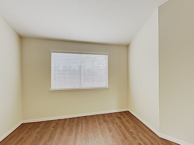 Building Photo - 6002 Deep S Dr