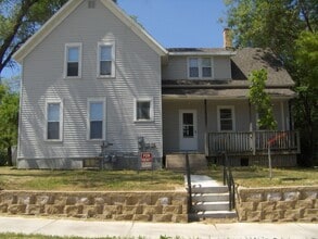 Building Photo - 1117 1/2 Crooks Ave