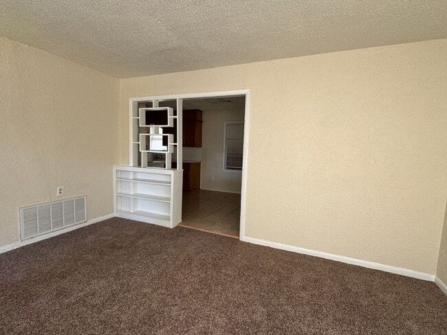 Building Photo - 1605 NW Williams- HALF OFF FOR MONTH OF FEBRUARY!