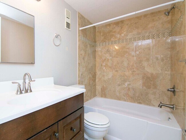 Building Photo - Ground Floor - Corner/End Unit - Upgraded ...