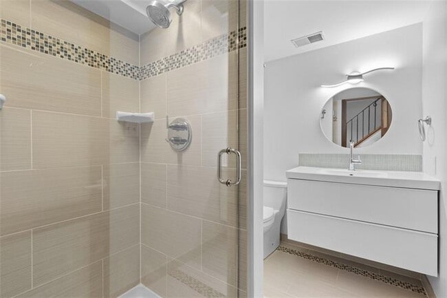 Building Photo - 718 Filbert St