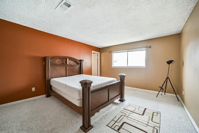 Building Photo - 9345 Westwood Village Dr