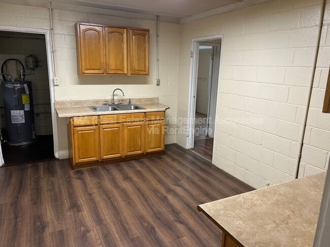 Building Photo - 909 Cleveland St