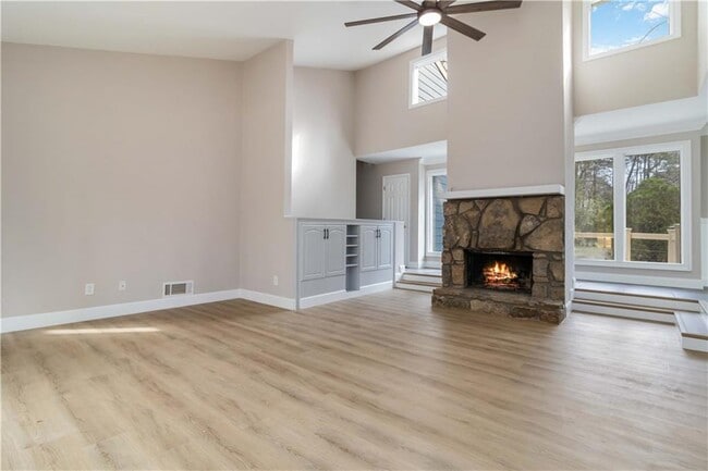 Building Photo - 3230 Cedar Bluff Dr NE