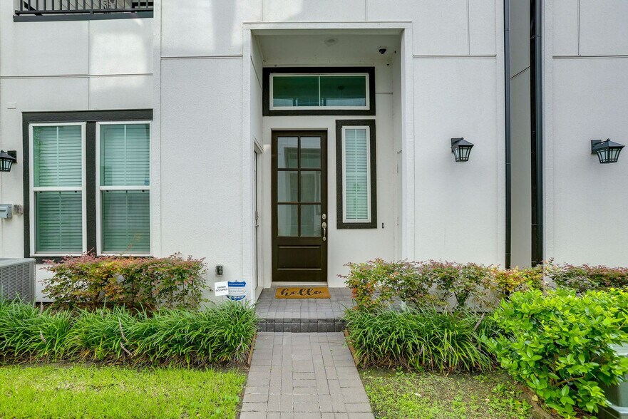 Building Photo - 2716 Grand Fountains Dr