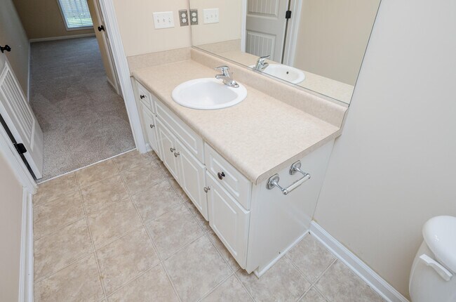 Building Photo - 131 Grove Landing Ct