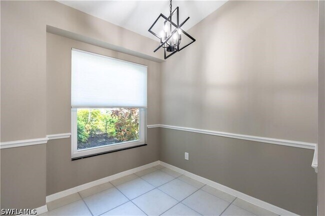 Building Photo - 1704 Royal Cir