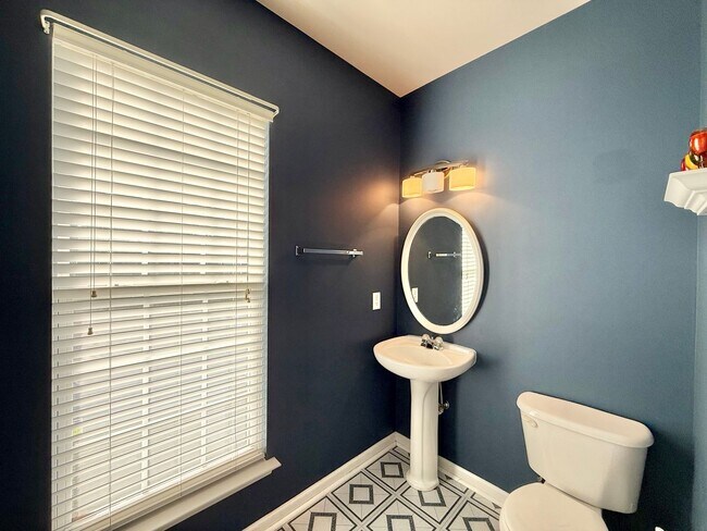 Building Photo - **OFFERING REFUNDABLE APPLICATION FEES** Stunning 3BD, 4BA Morrisville Townhome in an HOA Communi...
