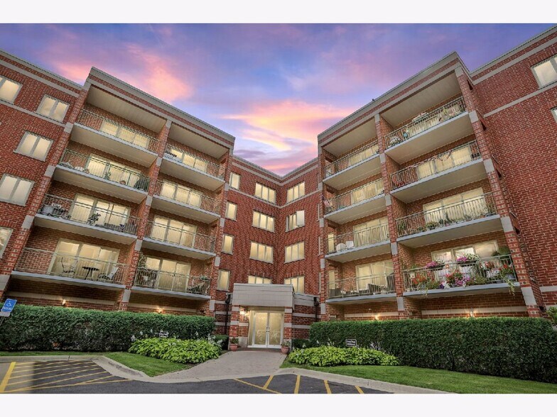 Primary Photo - 6430 W Berteau Ave