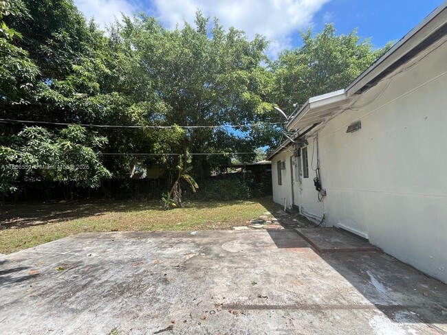 Building Photo - 1351 NE 149th St