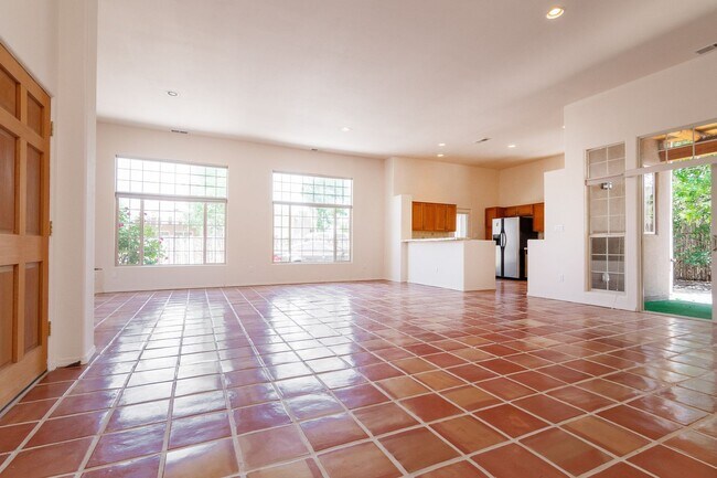 Building Photo - Single Level 3 Bedroom 2.5 Bath home in De...
