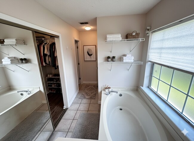 Building Photo - 1449 Blue Heron Ln N