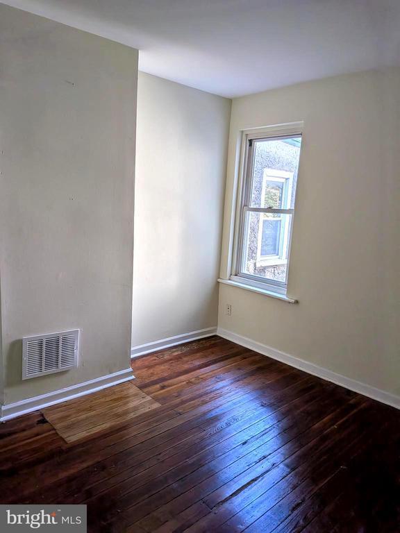 Building Photo - 57 E Collom St
