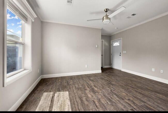Building Photo - 303 North Loop