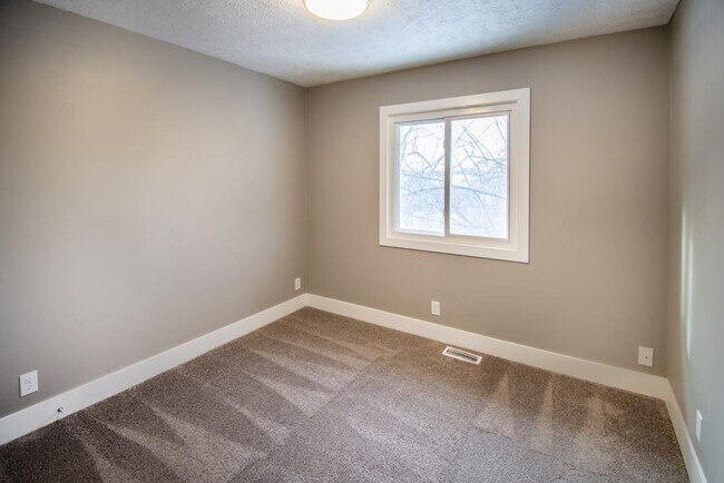 Building Photo - 2826 Bryan Ave