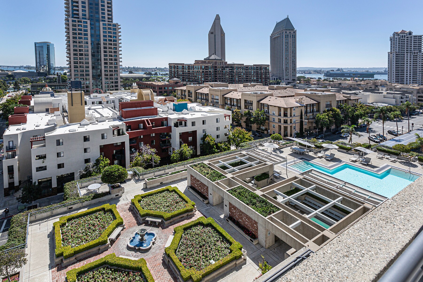 Photo of outdoor Plaza - 700 Front St