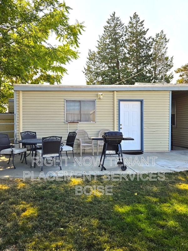 Primary Photo - 15822 Riverside Rd
