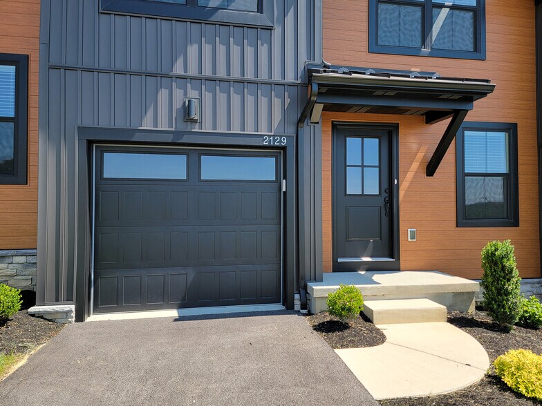 Building Photo - 2129 S Autumn Chase Dr