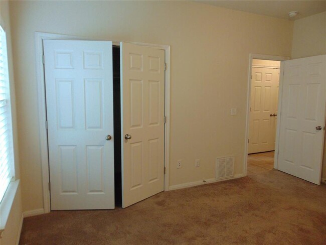 Building Photo - 104 Liberty Pl Cove