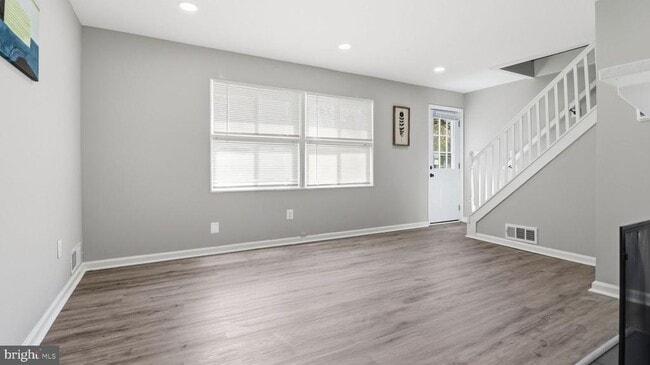 Building Photo - 5724 Denfield Rd