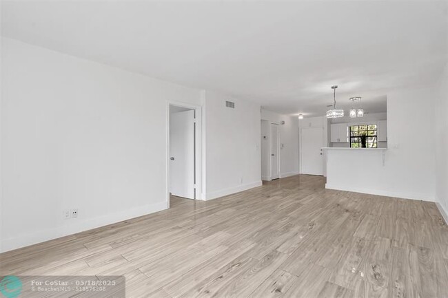 Building Photo - 3361 NW 85th Ave