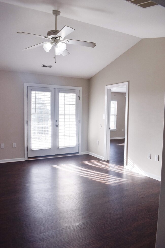 Building Photo - Deveron Townhome