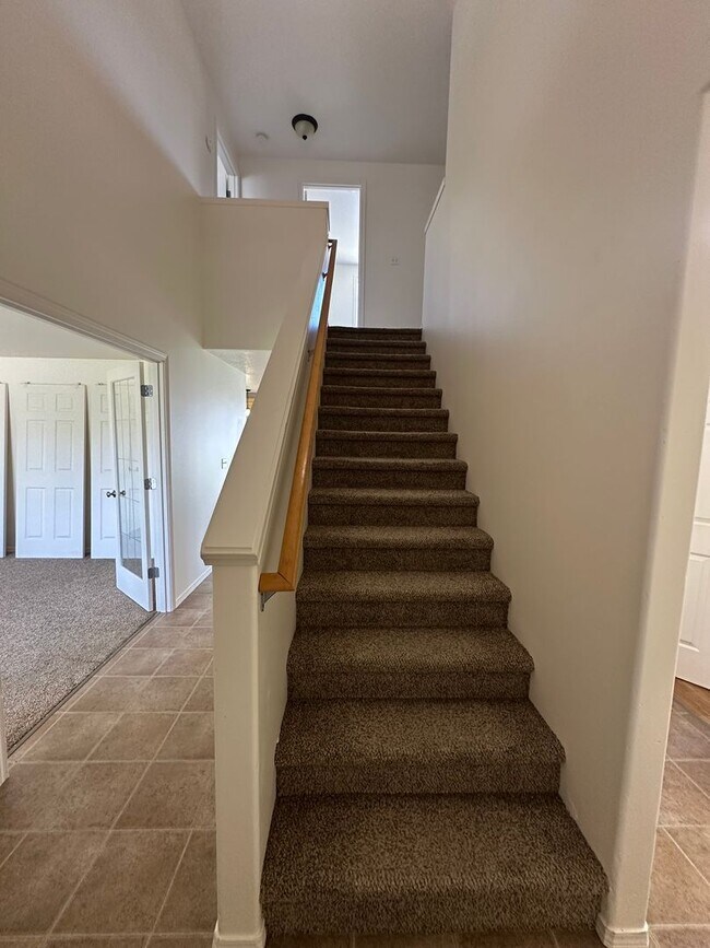 Building Photo - Spacious 4 Bedroom, 3 Bath Home with Fence...