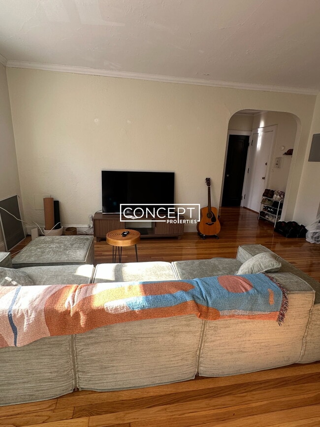 Building Photo - 2045 Commonwealth Ave