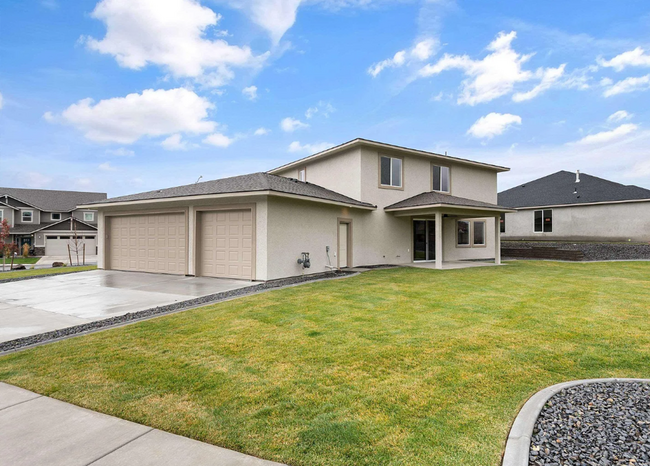 Building Photo - DESIRABLE HOME IN SOUTH RICHLAND, WA!