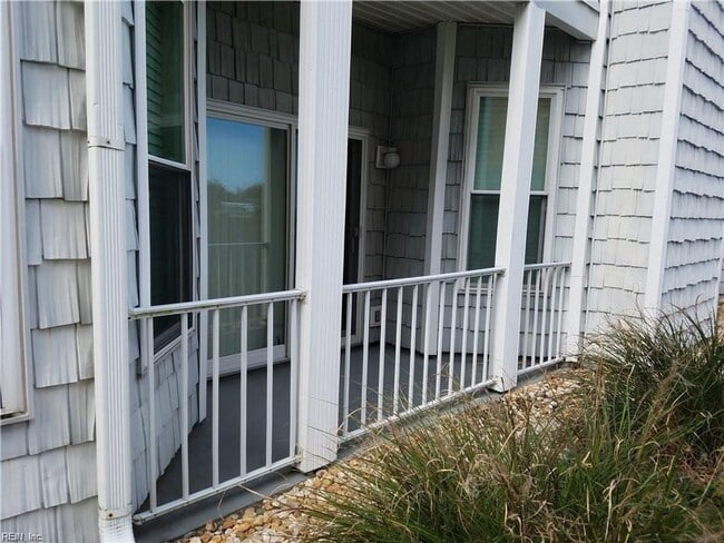 Building Photo - Bay View First Floor Condo