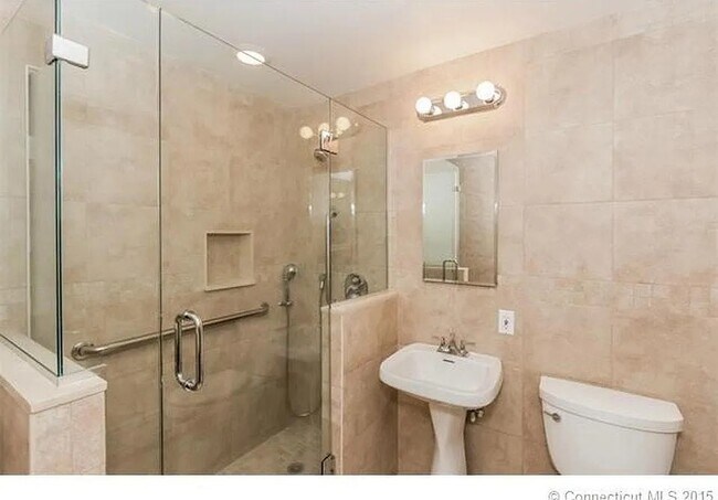 Building Photo - 828 Dentree Dr