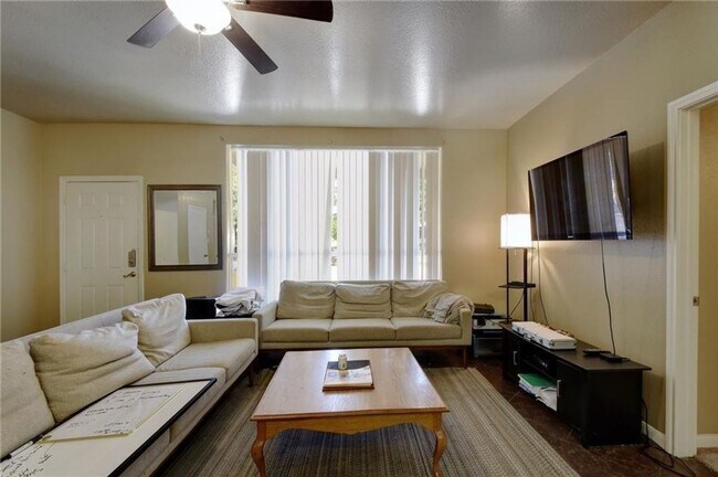 Building Photo - 4X2 Condo Less than $900/Bedroom for August