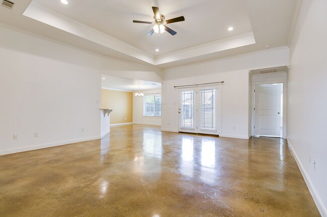 Building Photo - 5918 Southampton Pl