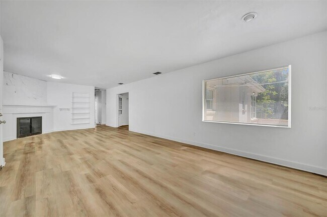 Building Photo - 6348 7th Ave N