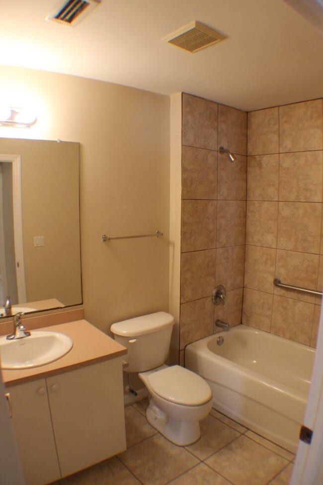 Building Photo - 4131 SW Santa Barbara Pl