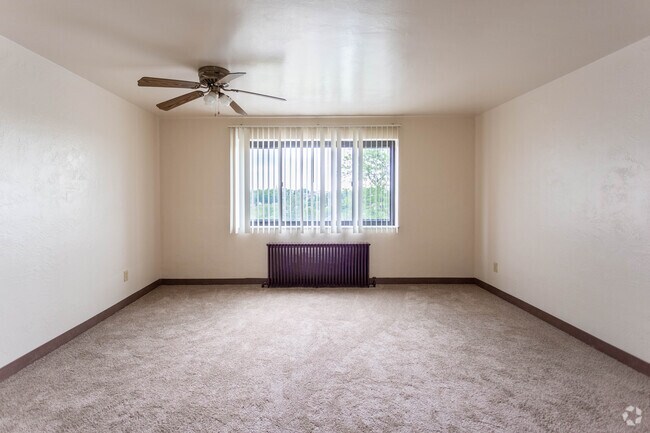 2BR, 1BA, - 1,000 SF - 2117 Brownsville Road