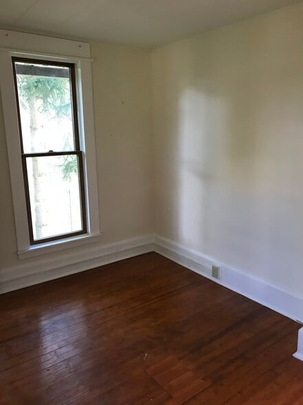 Building Photo - 423 Mitchell St