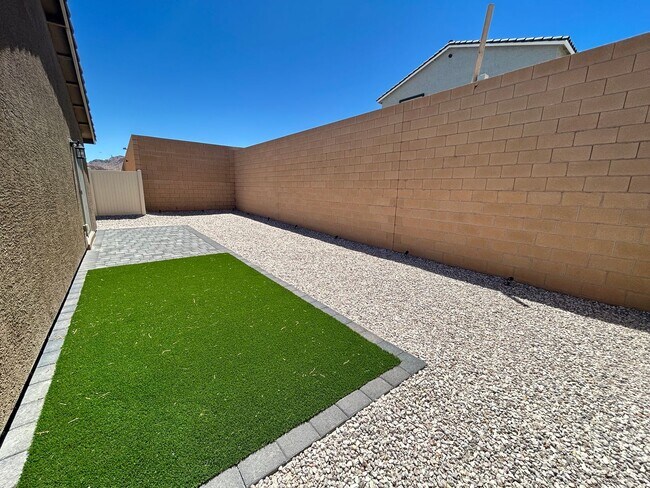 Building Photo - Newly Built Single Story Home Near Nellis AFB!