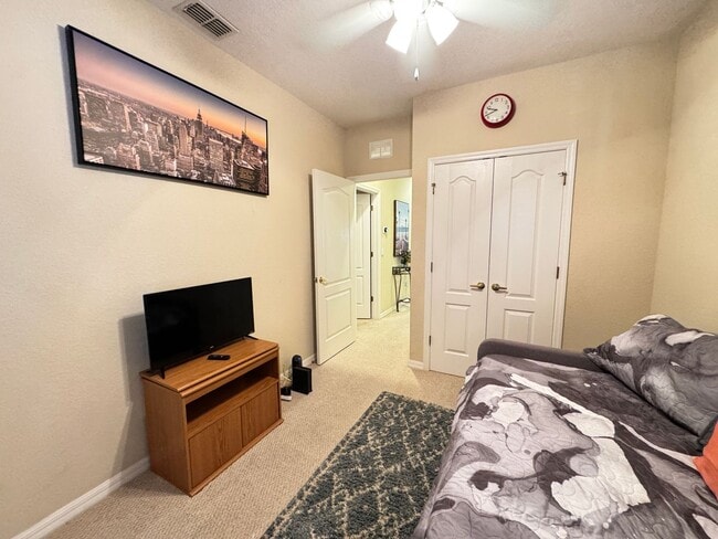 Building Photo - Fully Furnished 5-Bed End-Unit Townhome with Hot Tub in Gated Coral Cay! WASHER & DRYER INCLUDED!