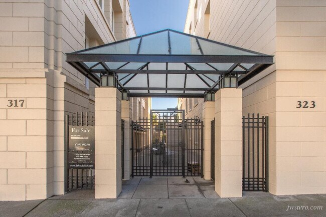 Building Photo - 323 29th St