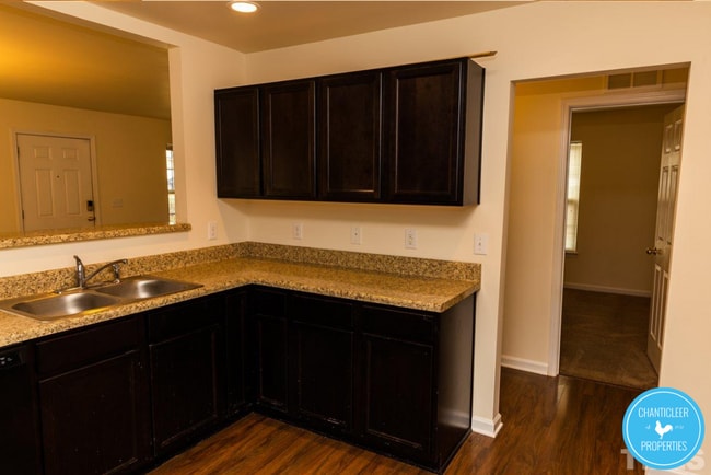 Building Photo - 917 Skinner Dr