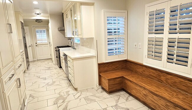 Building Photo - Stunning 3 Bedrooms, 2 Baths Valley Village home with detached, private Recording Studio