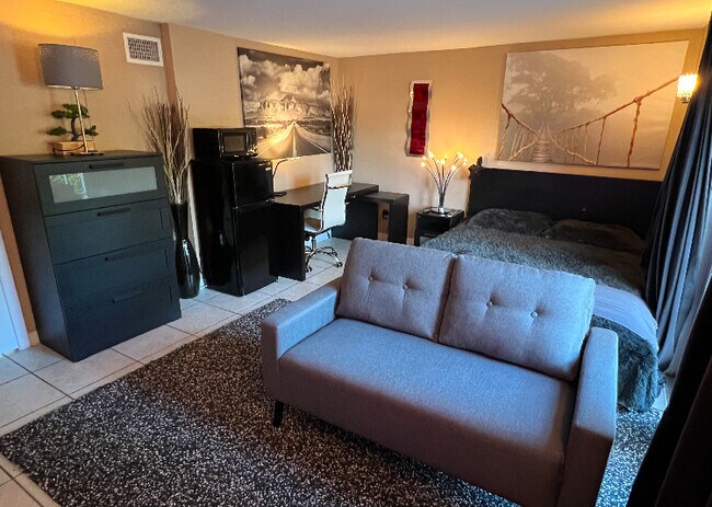 Building Photo - 1310 Daytona Ave