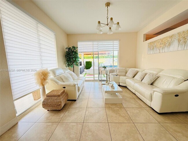 Building Photo - 16950 SW 93rd Ave