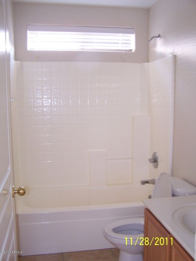 Building Photo - 3 Bed, 2 Bath Home in Power Ranch Subdivis...
