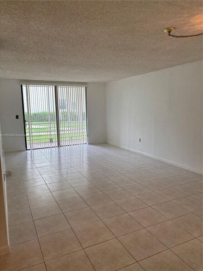 Building Photo - 1820 N Lauderdale Ave