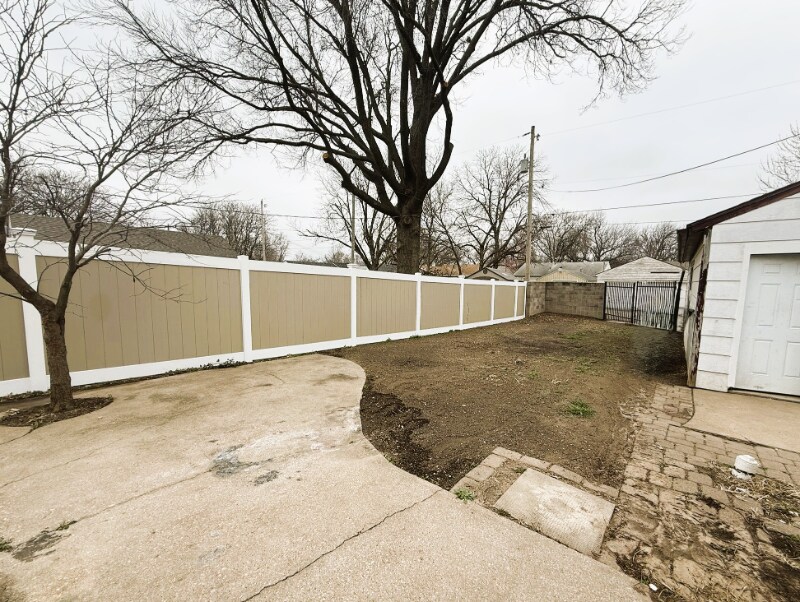 Building Photo - 1721 S Volutsia Ave